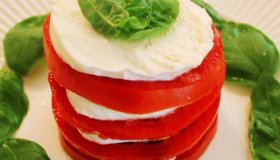 Tomates, mozzarella et basilic